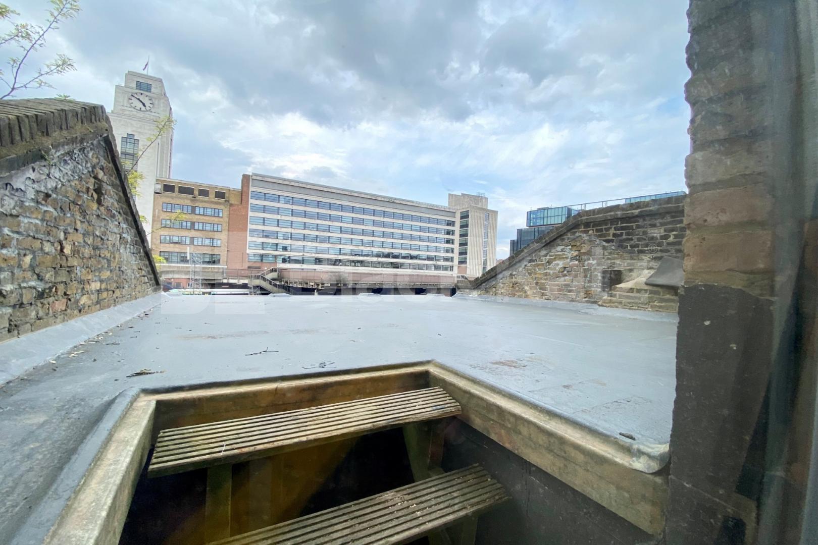 Newly Refurbished Georgian house with terrace Hugh Street , Victoria
